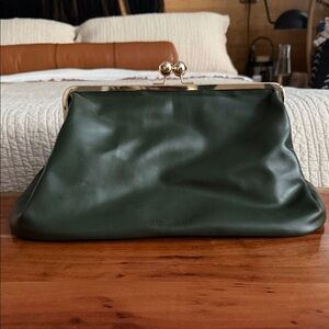 Jesalin Large Sette Green Leather Kisslock Clutch Bag